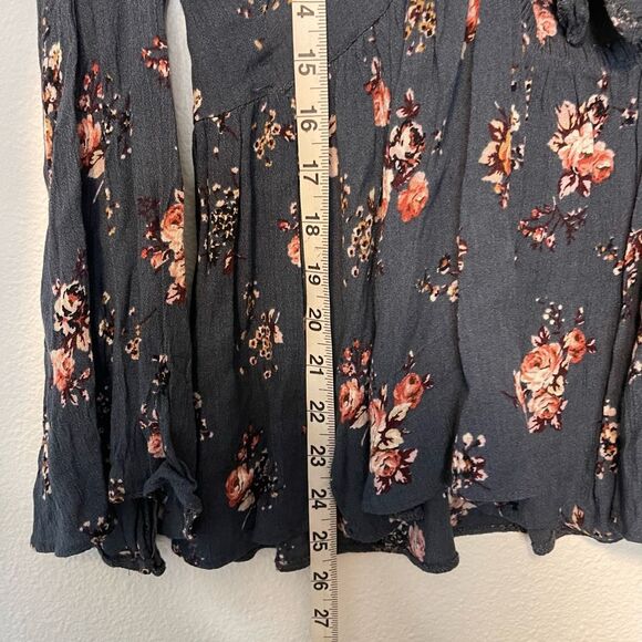 American Eagle Floral V-Neck Tie-Front Long Sleeve Blouse Size Large - Picture 2 of 10